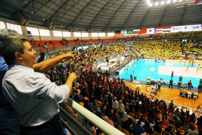 Governador Antonio Anastasia assiste estreia do Brasil na Liga Mundial de Vôlei