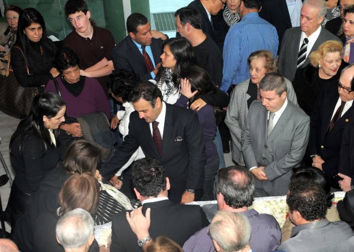 Governador Antonio Anastasia comparece ao vel&oacute;rio de Murilo Badar&oacute;