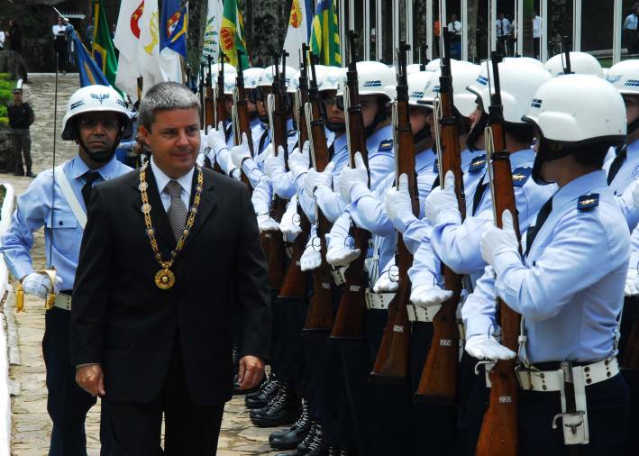 Governador Antonio Anastasia entrega Medalha Santos Dumont
