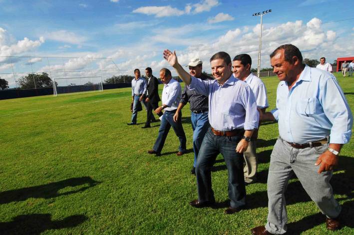 Governador Antonio Anastasia entrega obras em Patis