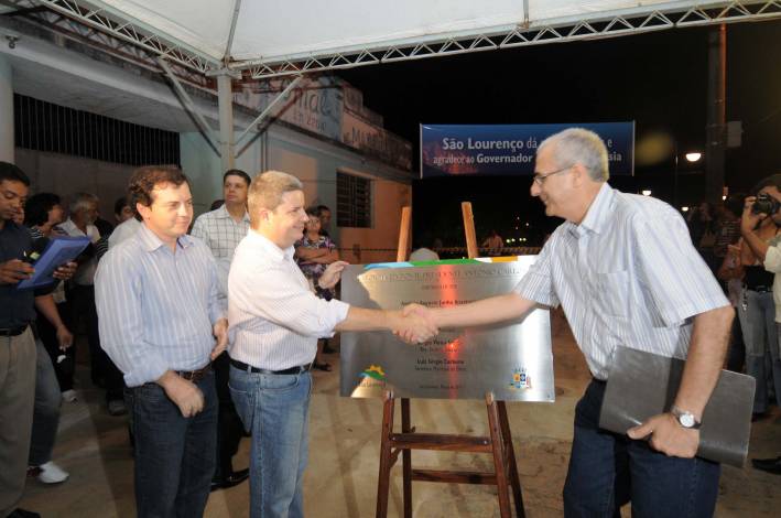 /images/userfiles/image/Governador%20Antonio%20Anastasia%20inaugura%20obras%20na%20cidade%20de%20Sao%20Lourenco.jpg