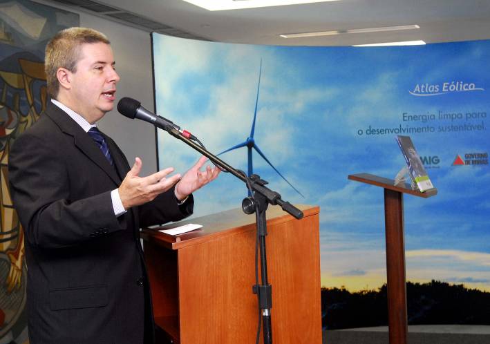 Governador Antonio Anastasia lan&ccedil;a Atlas E&oacute;lico de Minas Gerais