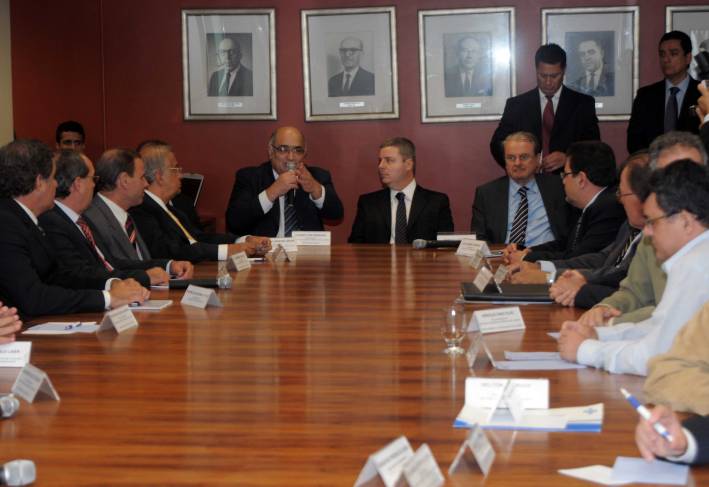 Governador Antonio Anastasia participa de encontro com lideran&ccedil;as do com&eacute;rcio de Minas Gerais