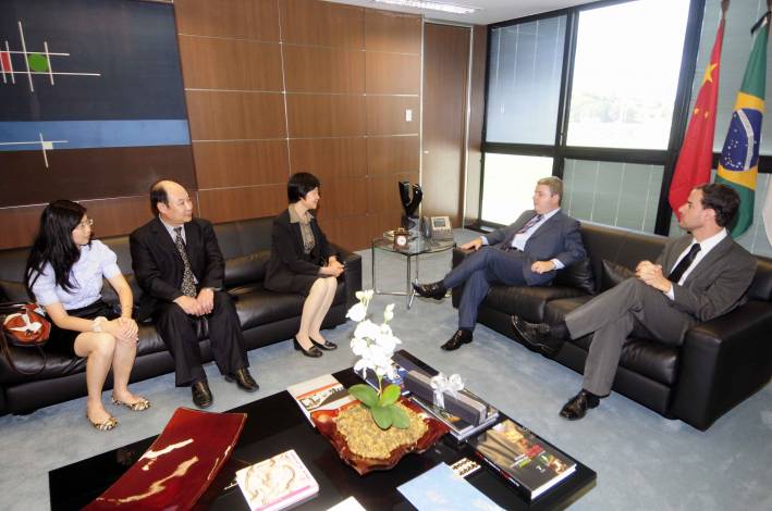 Governador Antonio Anastasia recebe c&ocirc;nsul-geral da China