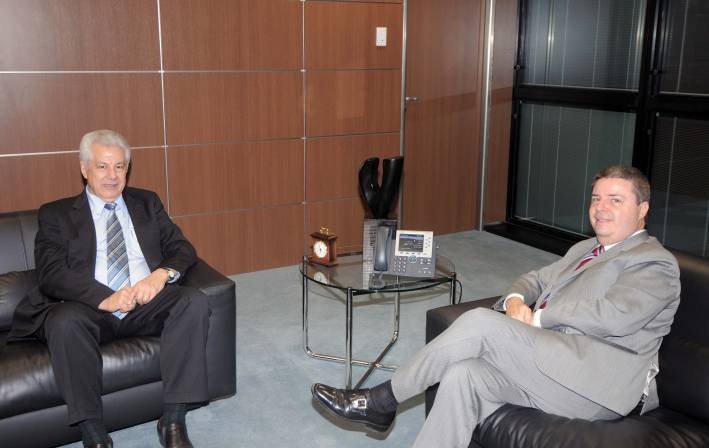 Governador Antonio Anastasia recebe deputado Arlindo Chinaglia