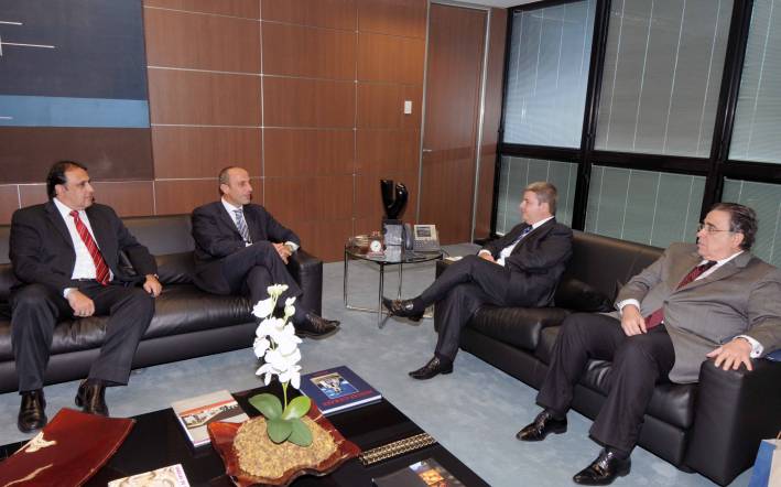 Governador Antonio Anastasia recebe diretores da TIM