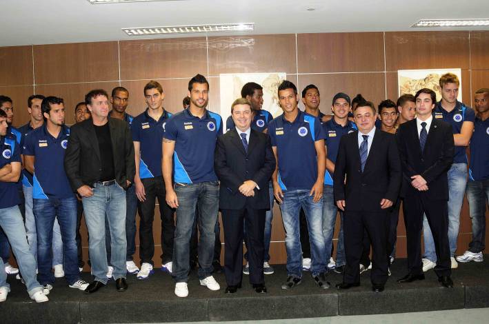 Governador Antonio Anastasia recebe jogadores do Cruzeiro