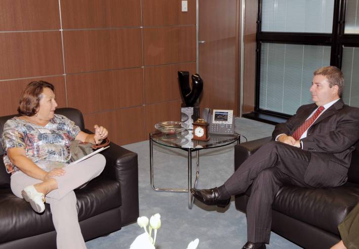 Governador Antonio Anastasia se reúne com a superintendente do Instituto Unibanco