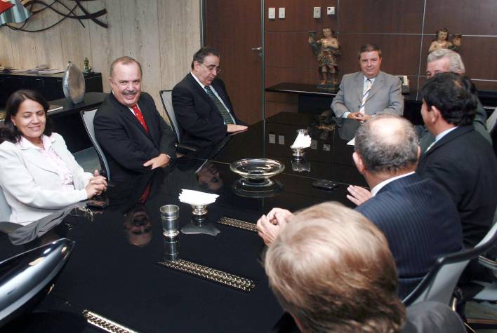 Governador Antonio Anastasia se re&uacute;ne com bancadas estadual e federal do PV