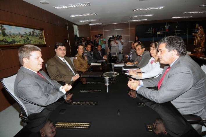 Governador Antonio Anastasia se re&uacute;ne com ministro da Justi&ccedil;a