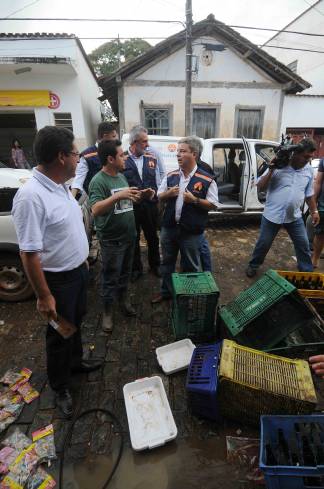 Governador Antonio Anastasia vistoria trabalho da Defesa Civil em cidades atingidas pelas chuvas