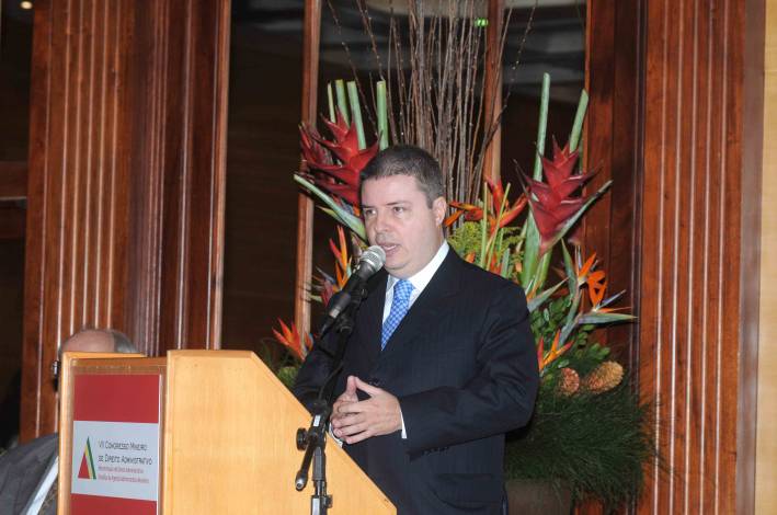 Governador abre  VII Congresso Mineiro de Direito Administrativo