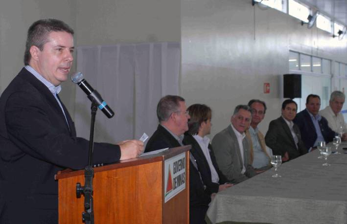 Governador anuncia R$ 2 bilh&otilde;es em novos investimentos em Minas