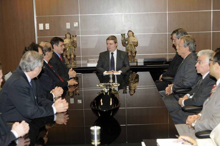 Governador anuncia investimentos da AngloGold Ashanti no Estado