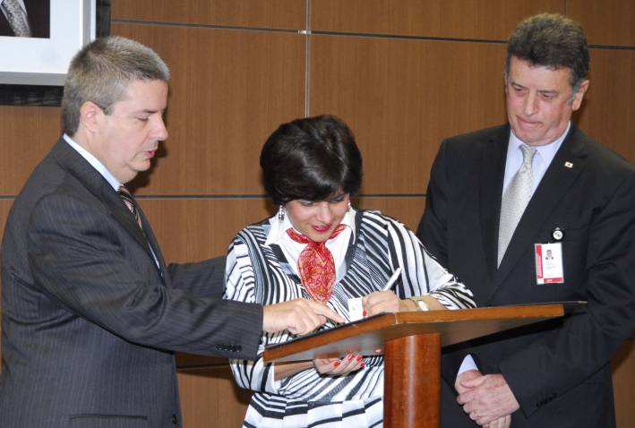 Governador assina protocolos para investimentos no Norte de MG