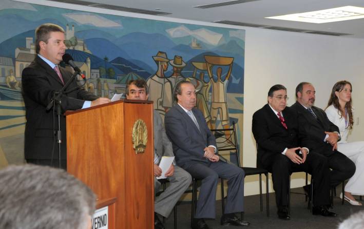 Governador autoriza assinatura de conv&ecirc;nios com 207 munic&iacute;pios