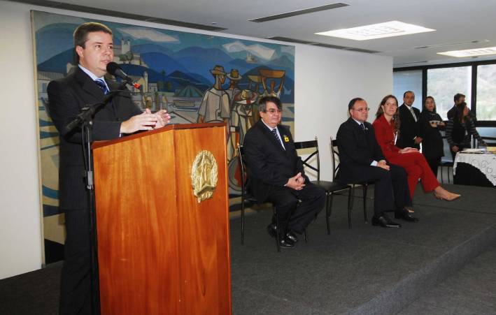 Governador autoriza conv&ecirc;nios para obras em 178 munic&iacute;pios