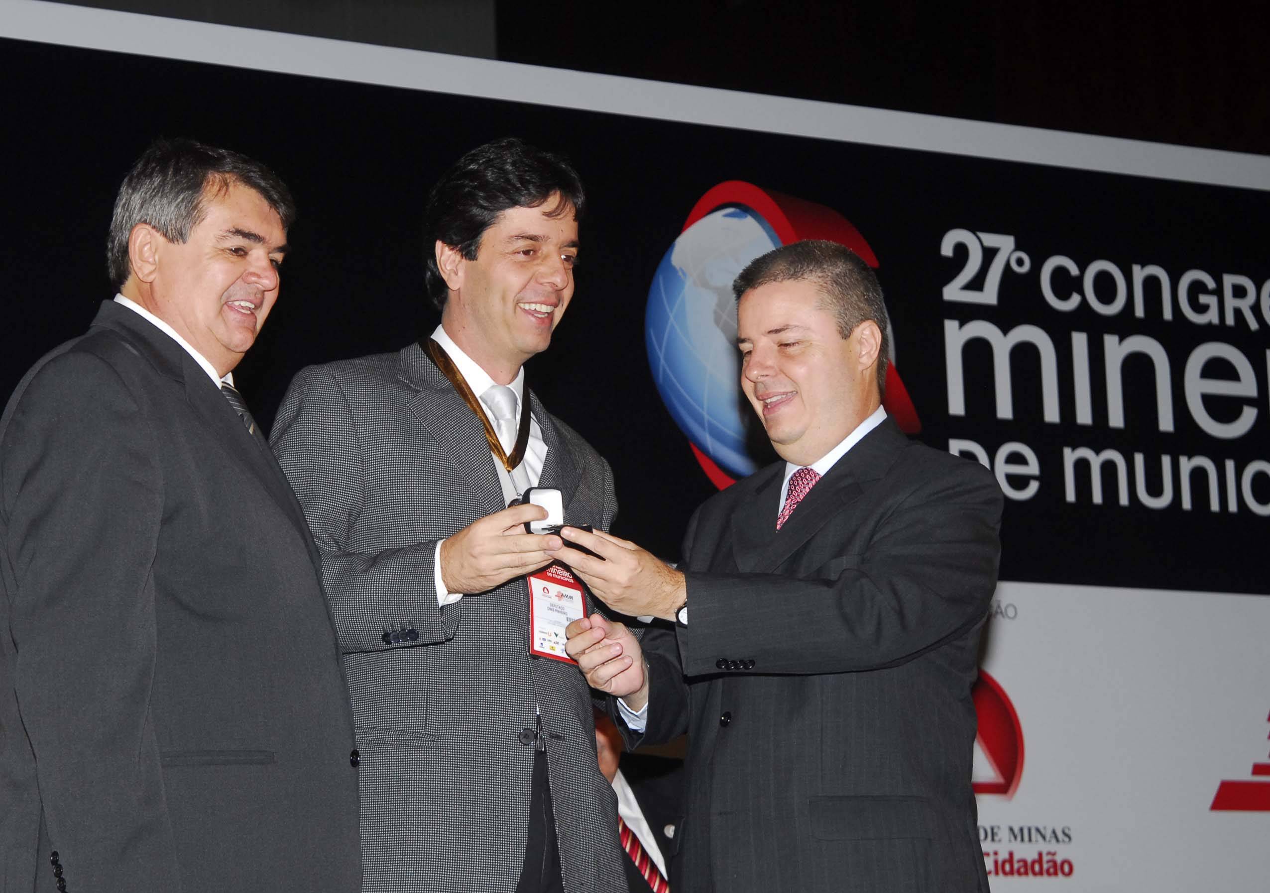 Governador defende autonomia financeira para os munic&iacute;pios