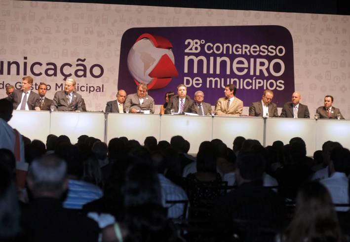 Governador participa da abertura do 28&ordm; Congresso Mineiro de Munic&iacute;pios