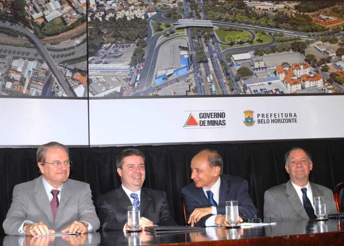 Governador e prefeito assinam ordem de servi&ccedil;o para obras