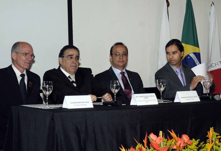 Governador em exercício participa da posse do Setcemg