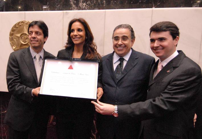 Governador em exerc&iacute;cio participa de homenagem &agrave; cantora Ivete Sangalo