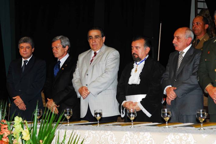 Governador em exerc&iacute;cio participa de homenagens da Justi&ccedil;a Militar