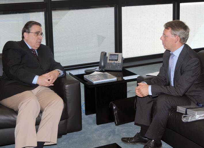 Governador em exerc&iacute;cio recebe embaixador da Finl&acirc;ndia