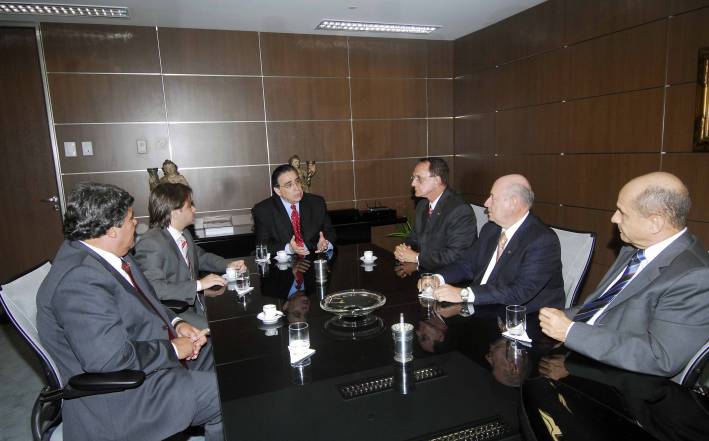 Governador em exerc&iacute;cio se re&uacute;ne com deputados do PTB e PP