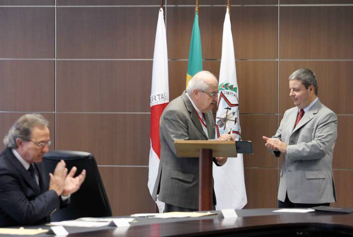 Governador empossa Dom Mauro Morelli na presid&ecirc;ncia do Consea-MG