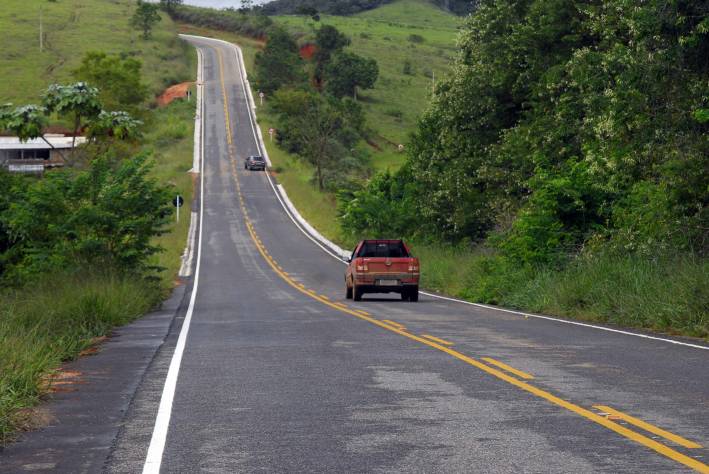 Governador entrega obras do Proacesso no Leste de Minas