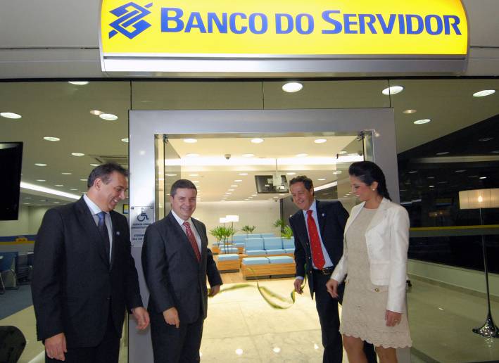 Governador inaugura ag&ecirc;ncia do Banco do Brasil na Cidade Administrativa