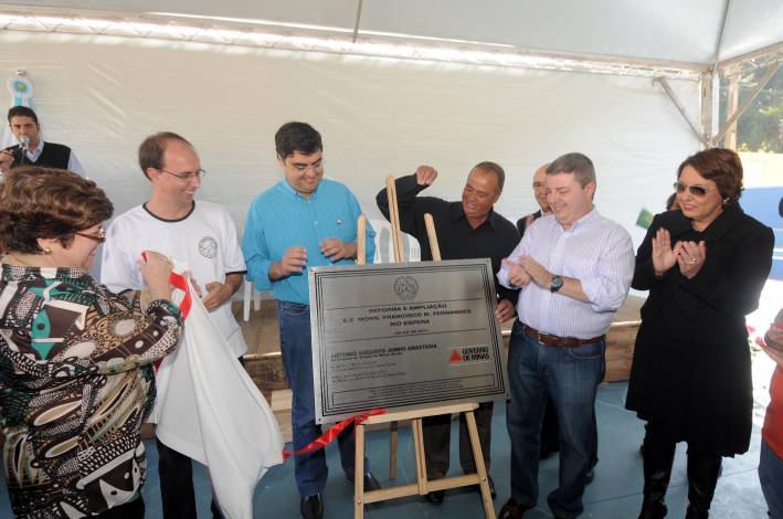 Governador inaugura obras em escola de Rio Espera