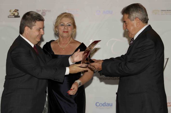 Governador participa das comemora&ccedil;&otilde;es dos 25 anos do Jornal de Uberaba