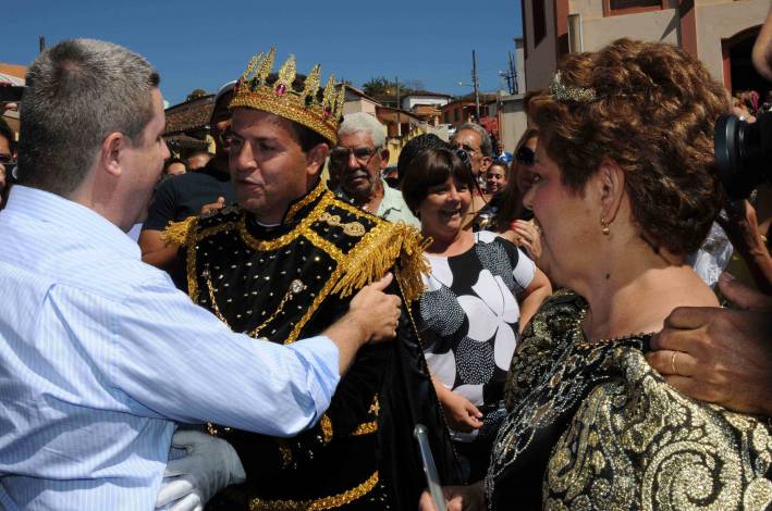 Governador participa de festa de Nossa Senhora do Ros&aacute;rio em Sabin&oacute;polis