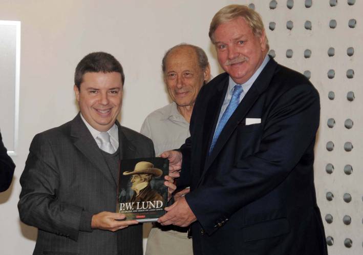 Governador participa de lan&ccedil;amento do livro sobre Peter W. Lund