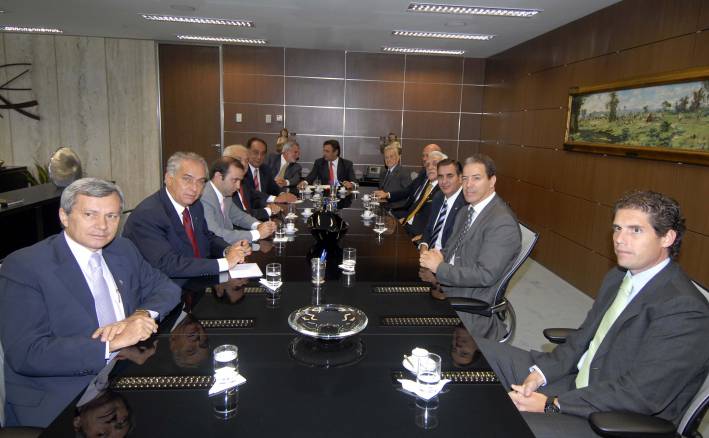 Governador se re&uacute;ne com deputados do DEM