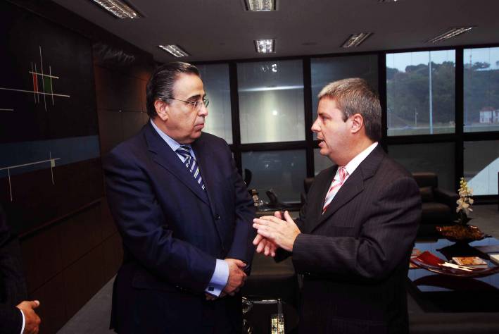 Governador transmite cargo ao presidente da Assembleia