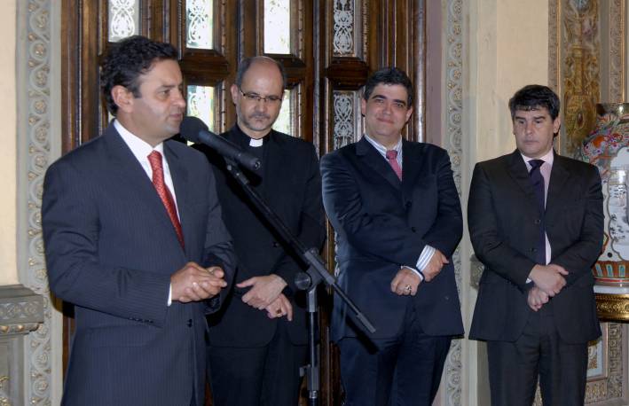 Governador assina parceria para ampliar n&uacute;cleos do Plug Minas