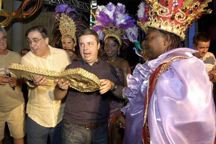 Governador em exerc&iacute;cio prestigia &ldquo;Noite dos Antigos Carnavais&rdquo; em Uberl&acirc;ndia