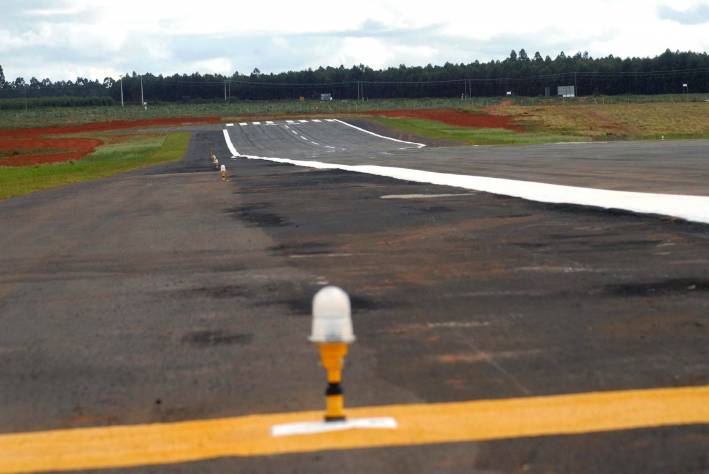 Governador inaugura aeroporto e libera recursos para Capelinha 