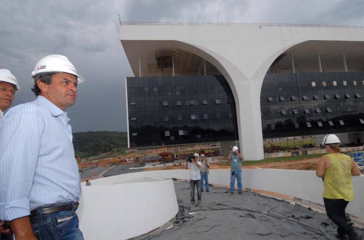 Governador inspeciona obras na Cidade Administrativa