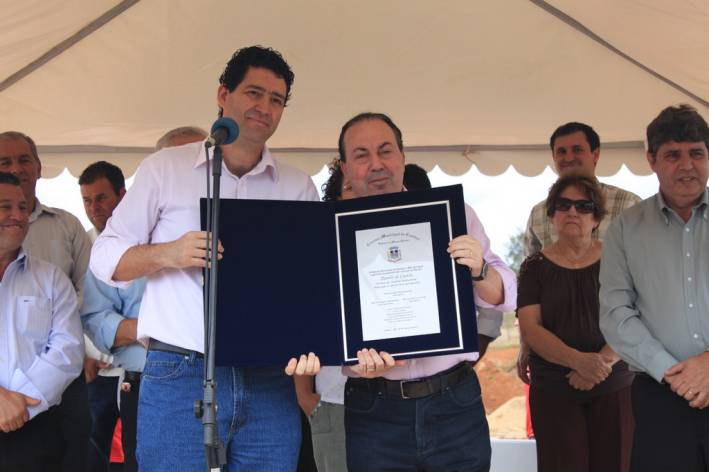 Governo beneficia famílias de Cambuí e Campestre com entrega de 100 casas