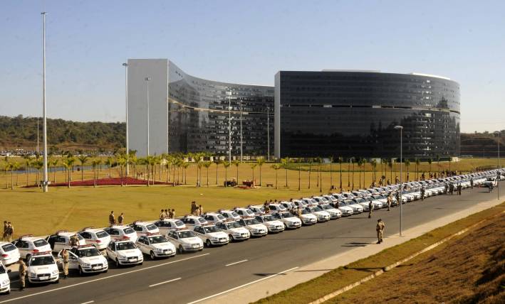 Governo de Minas entrega mil novas viaturas &agrave; Pol&iacute;cia Militar