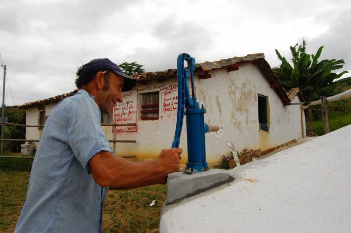 Governo de Minas inicia ações em municípios afetados pela seca