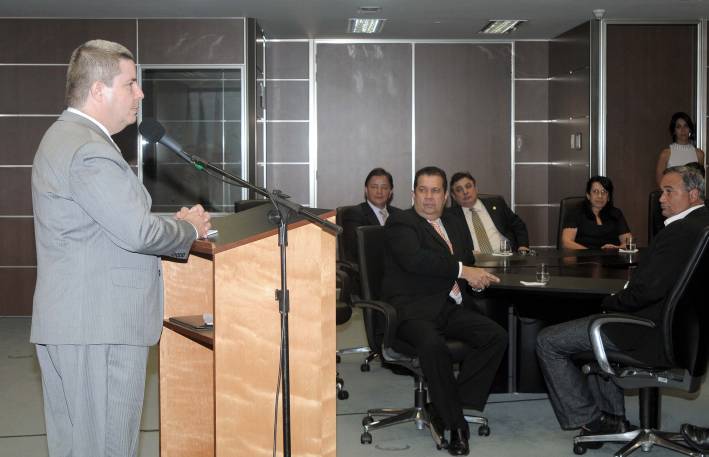 Governo de Minas lan&ccedil;a Sistema Mais Emprego no Estado