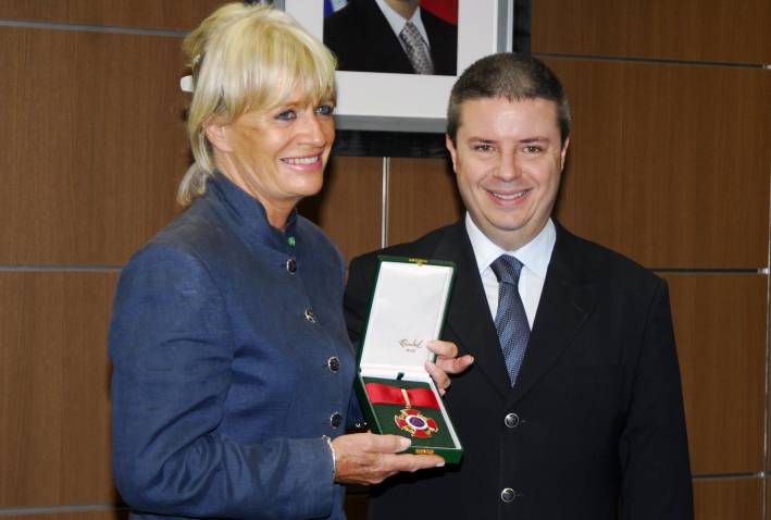 Governo firma parceria para estudos sobre recursos h&iacute;dricos