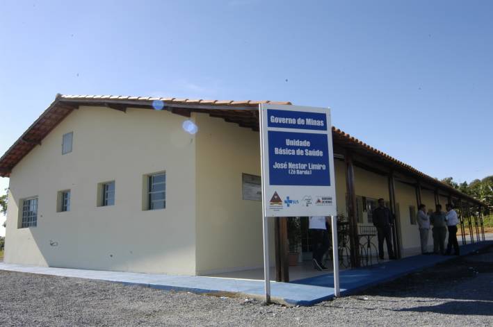 Governo de Minas inaugura obras no Centro-Oeste do Estado