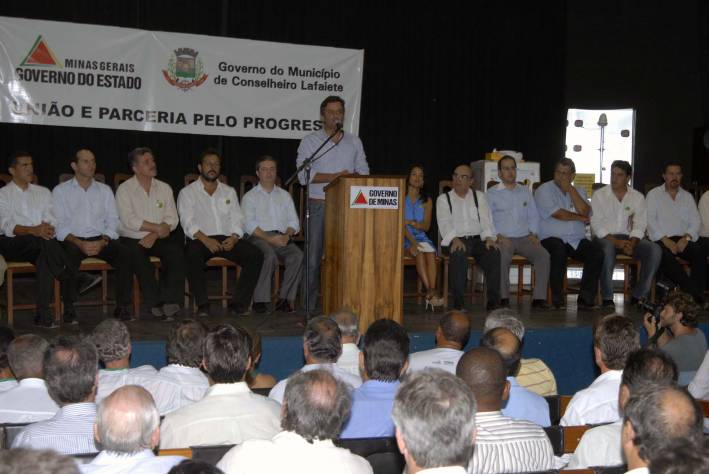 Governo de Minas lan&ccedil;a programa para atender 59 mil fam&iacute;lias