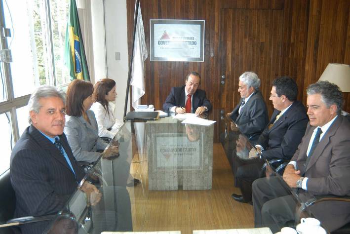 Governo e TCE firmam parceria para ampliar transpar&ecirc;ncia